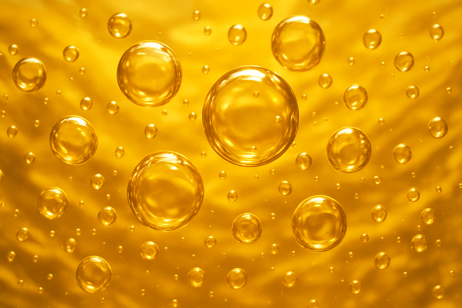 Gelb-goldene Wasserblasen mit gelb-goldenen hintergrund